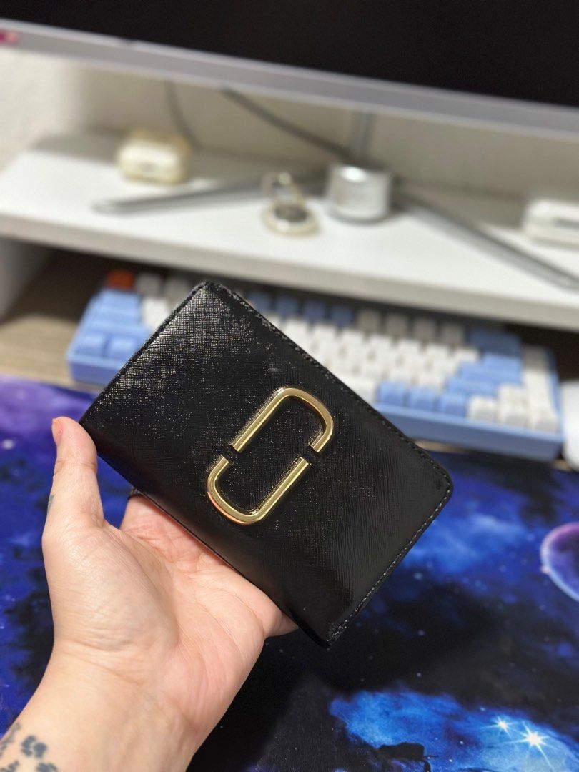 Marc Jacob snapshot wallet (Category: Luxury Bags & Wallets) located in Angeles City. Submitted by kinadi051390 (Listing ID 1414411291, Image 3). Description: .