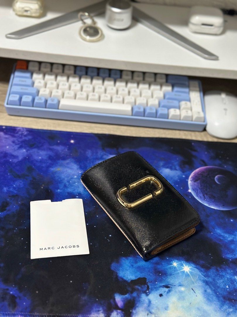 Marc Jacobs Snapshot Compact Wallet (Category: Luxury Bags & Wallets) located in Angeles City. Submitted by sjd_stuff (Listing ID 1414344784, Image 2). Description: .