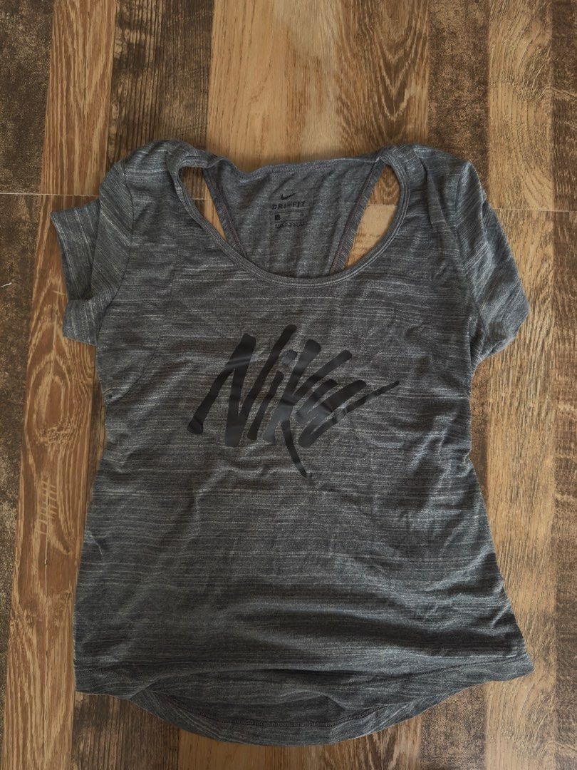 Nike Running Top (Category: Activewear) located in Quezon City. Submitted by kfrys (Listing ID 1414310004, Image 1). Description: Size:Small Rfs:Decluttering.