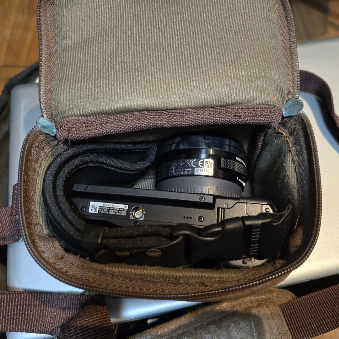 Olympus Pen Classic Authentic camera bag (Category: Camera Bags & Carriers) located in Quezon City. Submitted by meistervelli (Listing ID 1414380334, Image 2). Description: Rare classic camera bag olympus pen qc area 1200 php.