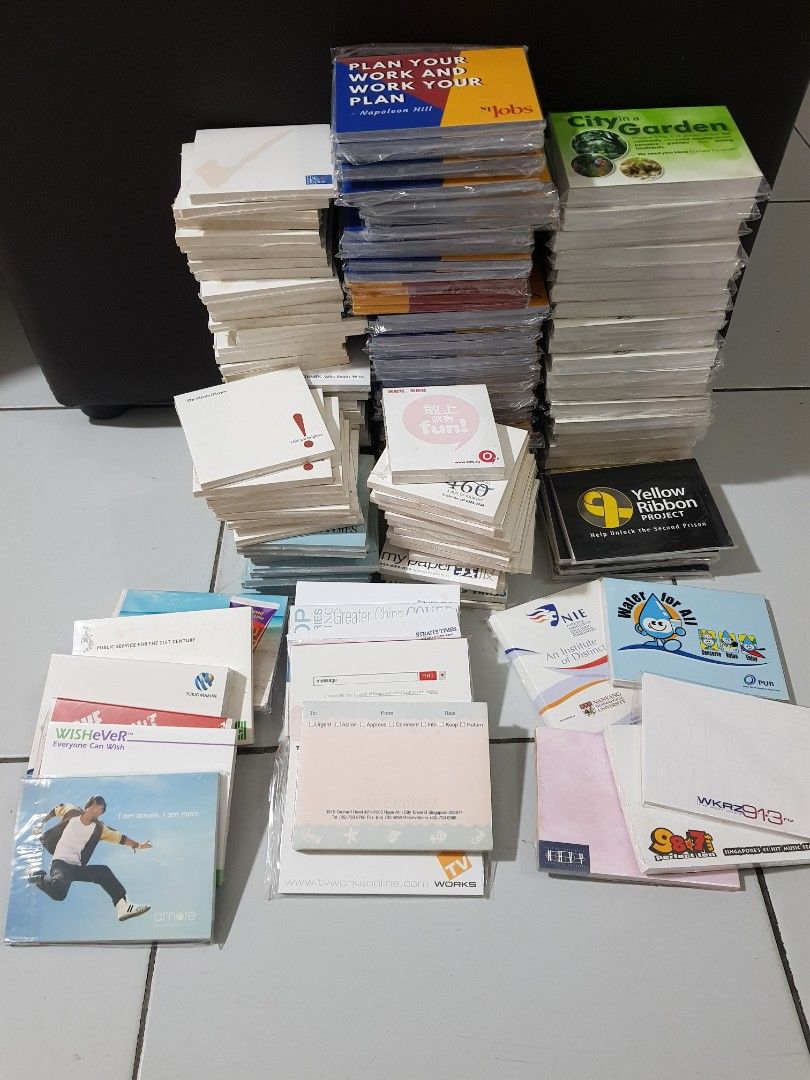 Post it notes (Category: Stationery & School Supplies) located in Singapore. Submitted by tan1 (Listing ID 1414396864, Image 1). Description: Randon all BNIB some maybe "coloured" on the 1st piece since it's been kept for long.