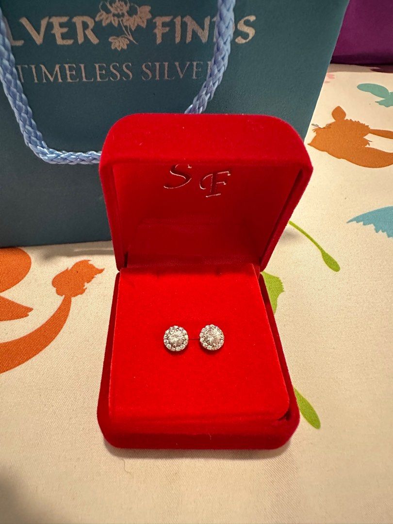 Round white topaz stud earrings (Category: Earrings) located in Quezon City. Submitted by aleigh (Listing ID 1414289547, Image 2). Description: Bought in silver finds SM North Edsa for 2,790 used it once only for event very simple but elegant looking. Pure white topaz stone . Price slight negotiable for sure buyer. Payment first policy what you see is what you get. inclusions: red box and paperbag.