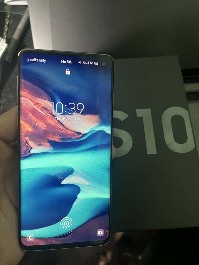 Samsung Galaxy S10 (Category: Samsung) located in Valenzuela. Submitted by mattyu101 (Listing ID 1414405995, Image 2). Description: FOR SALE/STRAIGHT SWAP TO IOS All working 0.5 cam 8/128gb All orig parts Never been repaired minor scratches only (iPhone 11 counterpart).