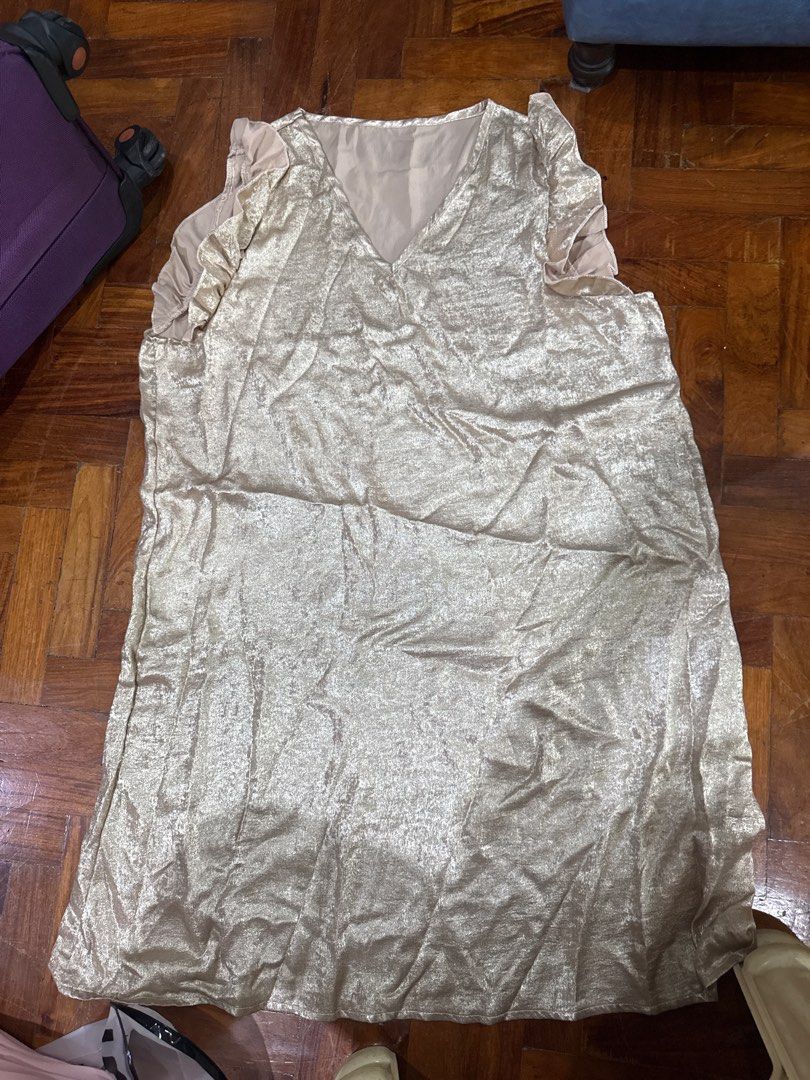 SHEIN Gold Dress XL (Category: Dresses) located in Mandaluyong City. Submitted by mjmc56 (Listing ID 1414267408, Image 1). Description: - SHEIN gold dress - Size: XL (EU 44, US 12) - V-neck design - Sleeveless - Flowing, loose fit - Slight sheen fabric - Shoulder detailing - Made in China.
