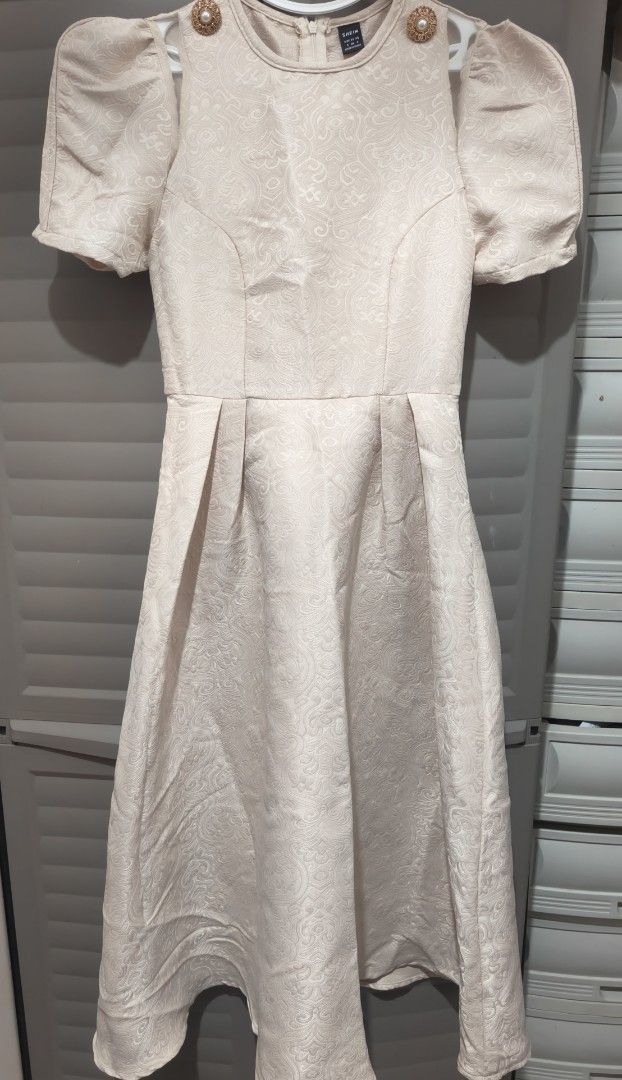 Shein Puff Sleeve Dress (Category: Dresses) located in Bulacan. Submitted by kimchistar (Listing ID 1414345624, Image 3). Description: FOR SALE or FOR RENT: Wore it once po sa wedding, then want to sell it na kasi matatambak lang nanaman since hindi naman talaga ako pala attend ng mga events. hehehe Sobraaang ganda po in person, lukot lang talaga sa pic kasi naitabi ko na yan sya nilabas ko lang ulit. Size preference 5'3 height ko, lagpas tuhod s