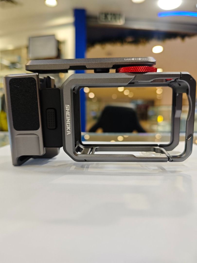 Shenga Street Racket Handle for Osmo Action 6 (Category: Camera Bags & Carriers) located in Quezon City. Submitted by imax12345 (Listing ID 1414323952, Image 3). Description: - Shenga Street Racket Handle for Osmo Action 6 - Includes: - Cage with Shenga logo - Handle (comfortable grip) - Top mount - Lens hood - Wrench - Wrist strap - Box shows product in use. 📩 PM me for price & details! 📞 For inquiries and orders, Please call or send us a mess