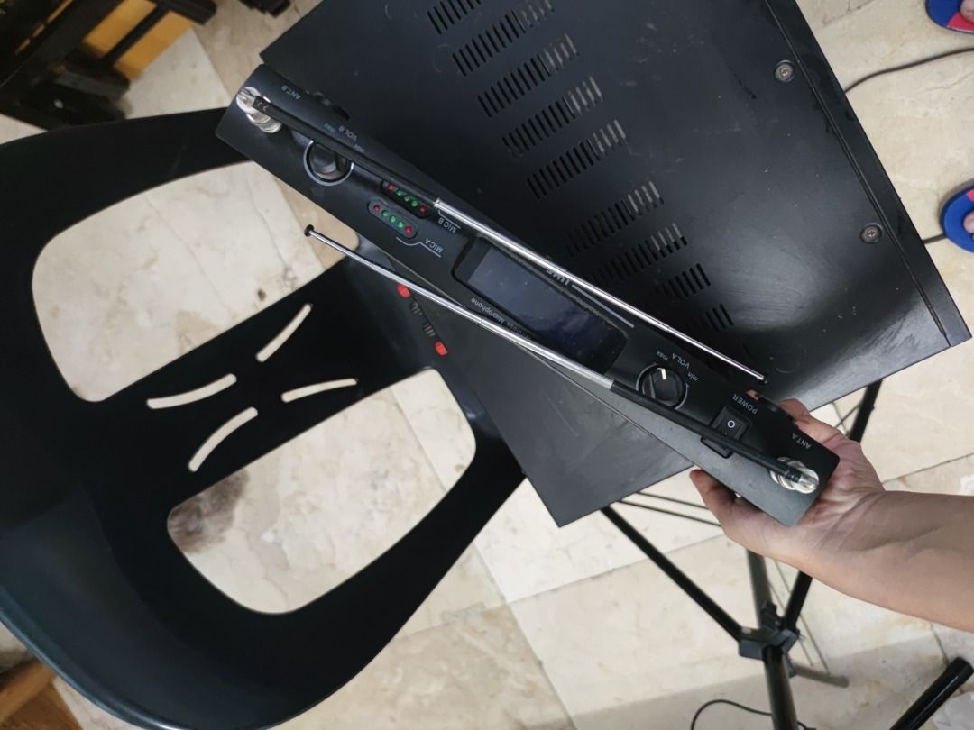Shure SLX-58 wireless microphone receiver (Category: Microphones) located in Makati City. Submitted by lyneththequeen (Listing ID 1414313575, Image 3). Description: Shure SLX-58 Wireless Microphone Receiver (Used) – ₱2,500 | Makati Original price ₱4,500, now selling for ₱2,500. Used and in good working condition. 🎤 Shure SLX-58 Wireless Microphone Receiver ✔️ Reliable signal and clear audio ✔️ Suitable for events, church, karaoke, and office use