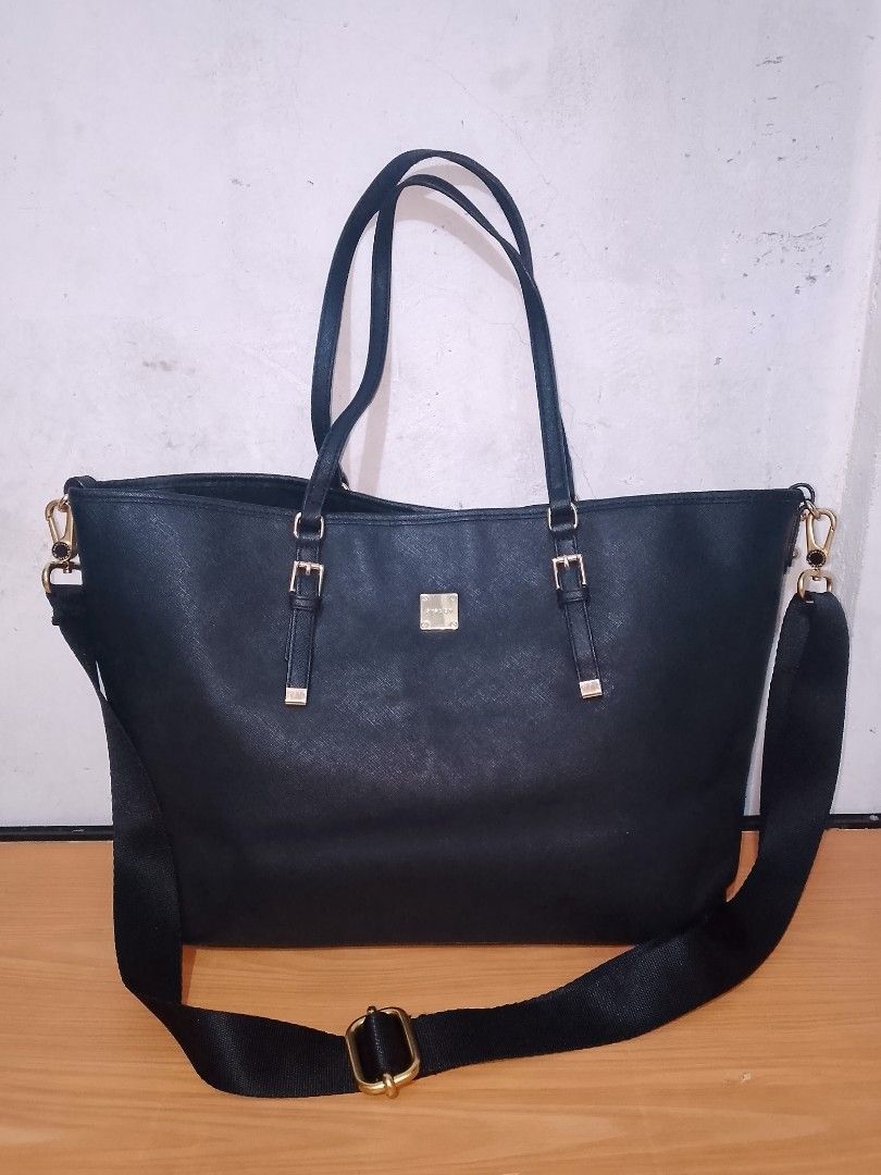 Sisley Two-way Tote Bag (Category: Tote Bags) located in Dasmarinas. Submitted by michie_olshoppe25 (Listing ID 1414279159, Image 1). Description: .