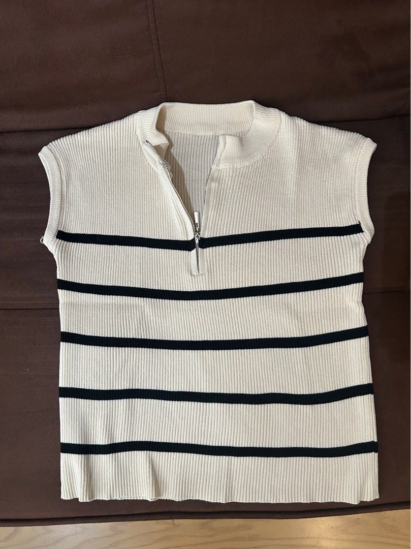 Striped Sleeveless Top with Zipper (Category: Sleeveless) located in Pasig City. Submitted by gdeclutterwithme (Listing ID 1414381214, Image 1). Description: - Classy Striped Sleeveless - Size:S-M 16 x 19 dm for more details!.