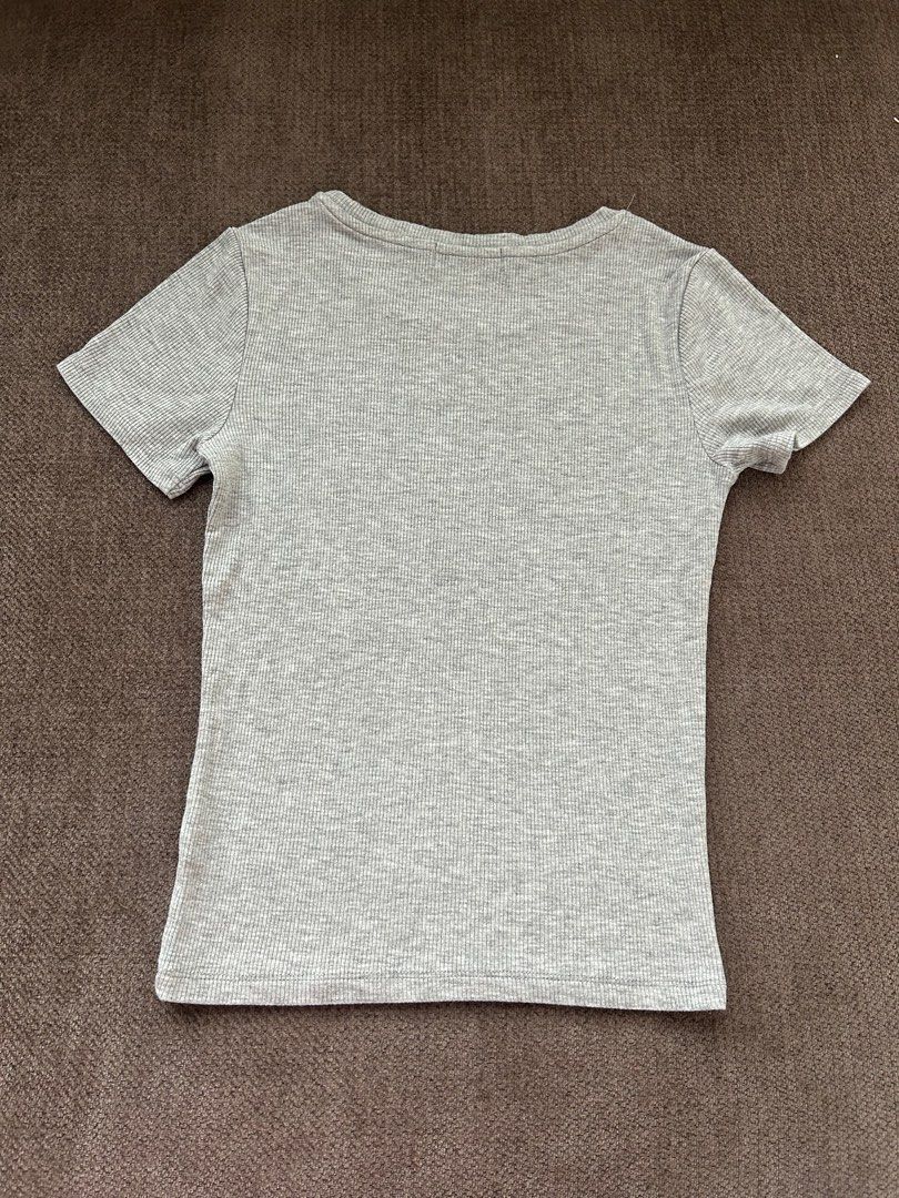T shirt (Category: Shirts) located in Pasig City. Submitted by gdeclutterwithme (Listing ID 1414291816, Image 3). Description: - Stretchable! - Very good for long torso as well:)) - Good for those who want fitted - Size: M 12.60 x 20 dm for more details!.