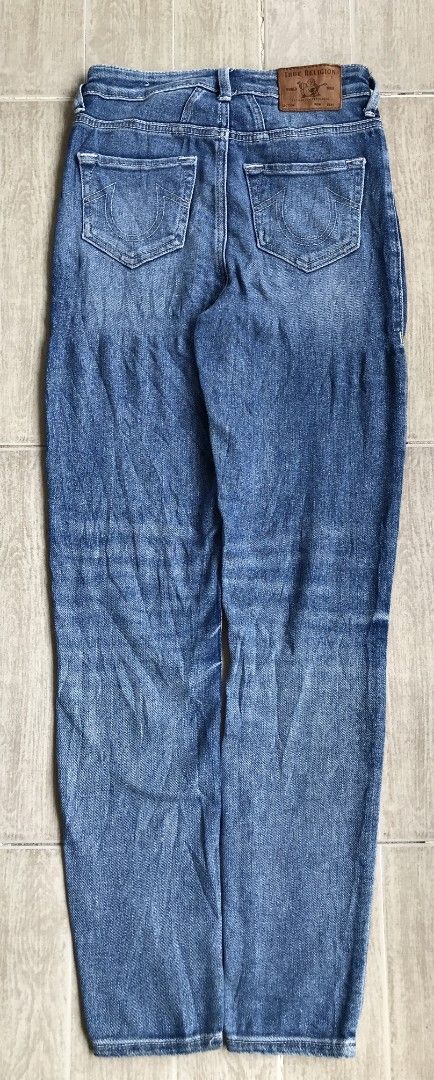 True Religion Caia Skinny Jeans (Category: Jeans) located in Tagum. Submitted by _mr.thrifter (Listing ID 1414365300, Image 2). Description: - Authentic True Religion Caia skinny jeans - Light wash - Skinny leg - Classic five-pocket design - Zip fly and button closure - True Religion logo on back pocket - Made in the USA Dimes: W24-29 L:40 T:9.5 Hem:5 .