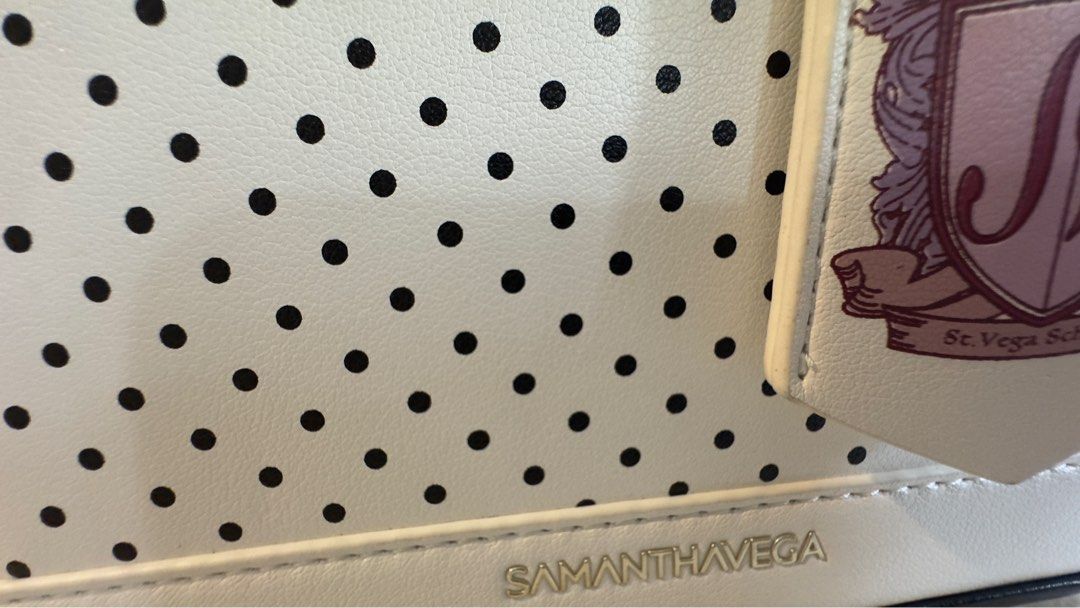 Vanity bag Samantha Vega (Category: Luxury Bags & Wallets) located in Quezon City. Submitted by jmako (Listing ID 1414260900, Image 3). Description: Very good condition .
