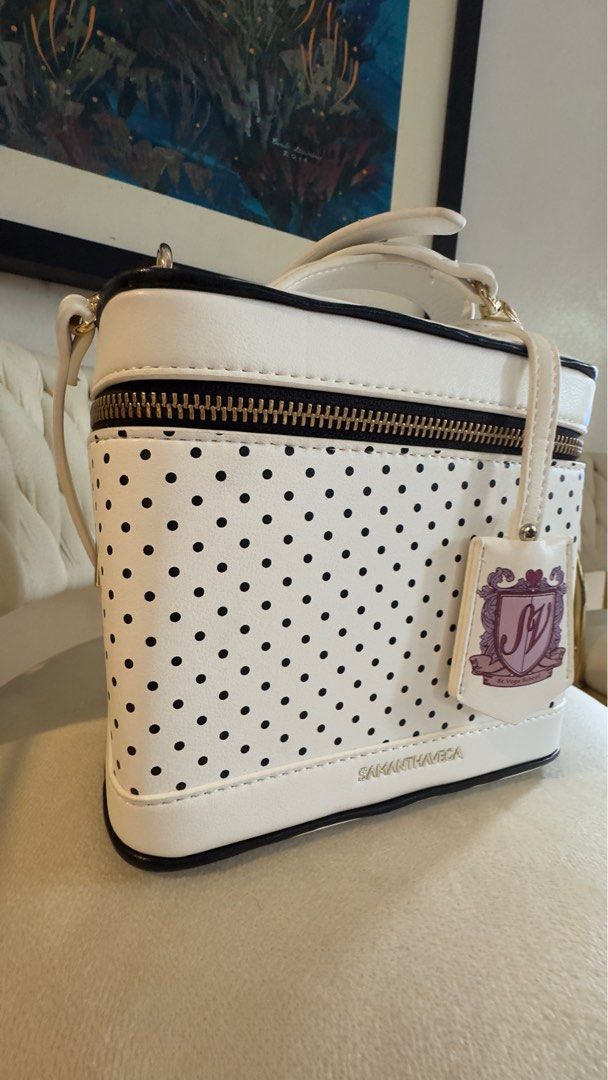 Vanity bag Samantha Vega (Category: Luxury Bags & Wallets) located in Quezon City. Submitted by jmako (Listing ID 1414260900, Image 2). Description: Very good condition .