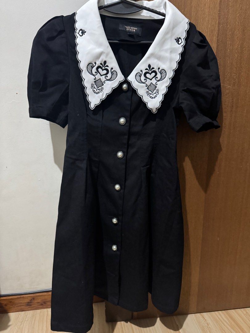 Vero Moda Black Dress with Collar (Category: Dresses) located in Quezon City. Submitted by amcart_ (Listing ID 1414387824, Image 1). Description: Size: Small Like new. Never used, fit only QC loc Nego.