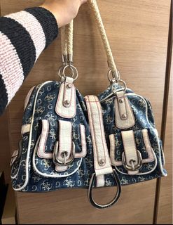 (Category: ) located in . Submitted by thestylereset (Listing ID 1414400099, Image 1). Description: .