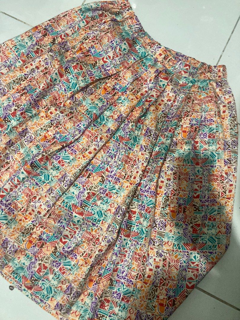 Vintage Pleated Skirt (Category: Skirts) located in Manila. Submitted by professorsinclair (Listing ID 1414325763, Image 1). Description: - Vintage skirt - Colorful geometric pattern - Pleated design - Elastic waistband - Lightweight fabric - Perfect for warm weather.