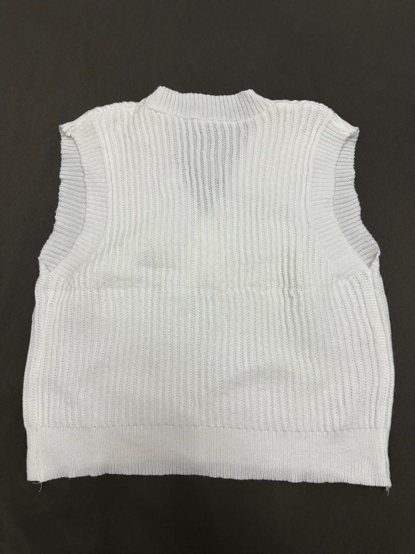 White Cardigan (Category: Coats, Jackets and Outerwear) located in Manila. Submitted by getreadyandeclutter (Listing ID 1414372779, Image 2). Description: - Never used .