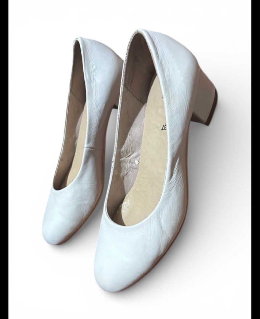 White Heels Size 37 (Category: Heels) located in Pasig City. Submitted by burtonxxx (Listing ID 1414289765, Image 3). Description: - White heels, size 37 - Low heel - Worn only during graduation practice and graduation rites - .