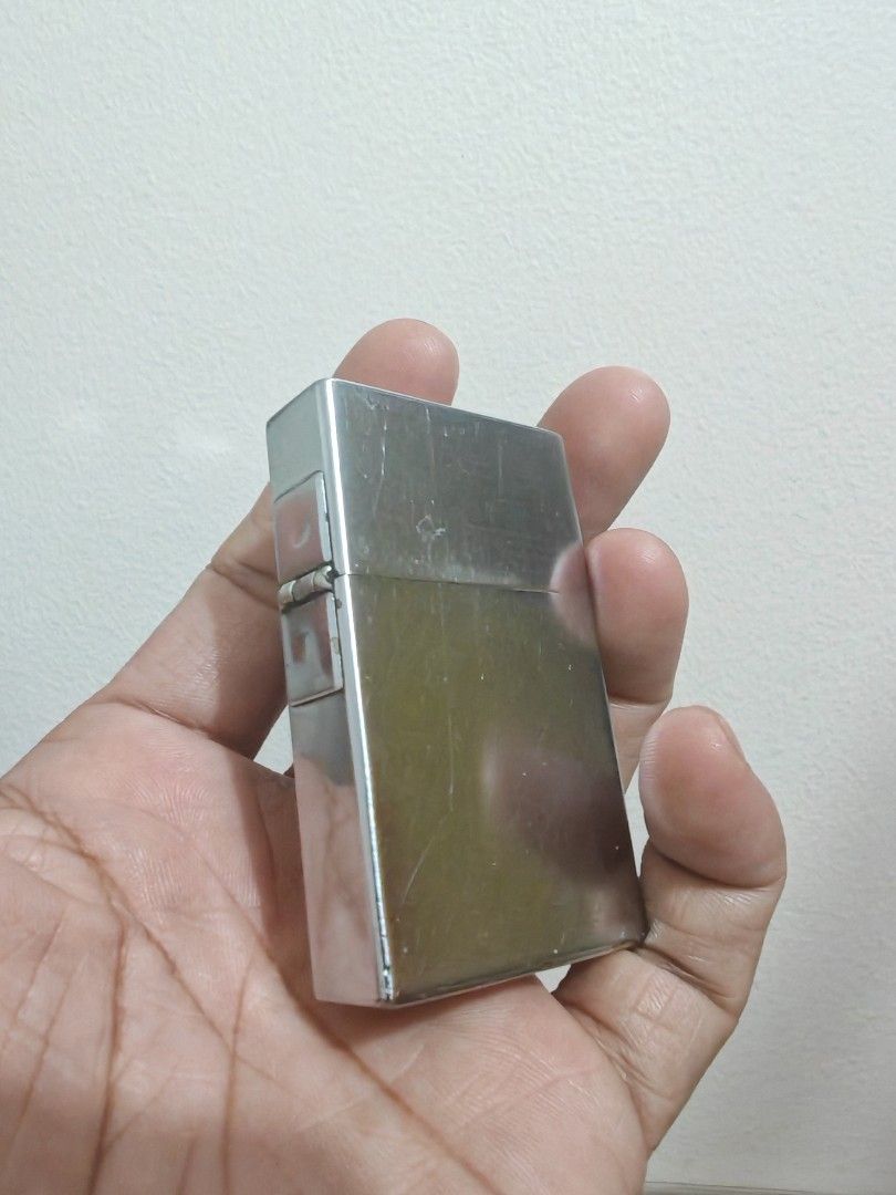 Zippo Lighter Original 1932 replica 1988 released (Category: Vintage Collectibles) located in Valenzuela. Submitted by mendozagz (Listing ID 1414408850, Image 2). Description: Zippo Lighter Original 1932 replica 1988 released https://www.zippo-windproof-lighter.de/1932_1933/R1932-2012.html .