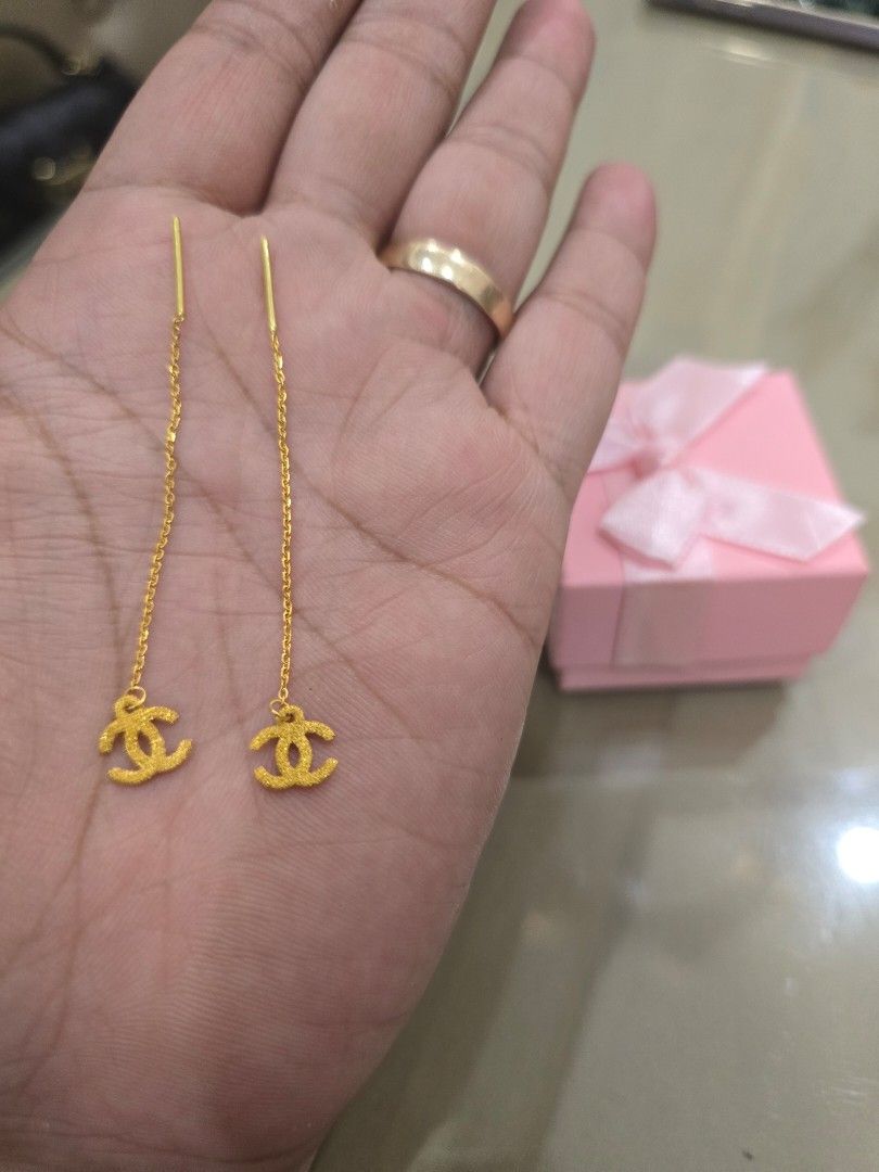 24K CHANEL DANGLING EARRINGS CAN PASS AS NEW (Category: Earrings) located in Manila. Submitted by dhanehenry (Listing ID 1414566959, Image 2). Description: FOR SALE ‼️ 16000 pesos only 24k Chanel Dangling Earrings 1.6Grams NO ISSUE CAN PASS AS NEW.
