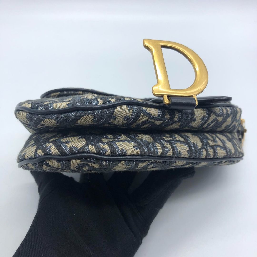 267000129 DIOR BAG SADDLE OBLIQUE 2 WAY MINI (Category: Luxury Bags & Wallets) located in Taguig. Submitted by ecoring.ph (Listing ID 1414461820, Image 3). Description: ◆CONDITION: B+ ◆DESCRIPTIONS: (Other defects/info:) OUTER: The body of the bag has minimal fraying and shows signs of use. The closing strap, top handle, and crossbody strap of the bag are slightly wrinkled, have pressure marks, and show signs of use. The rubber lining also has pr