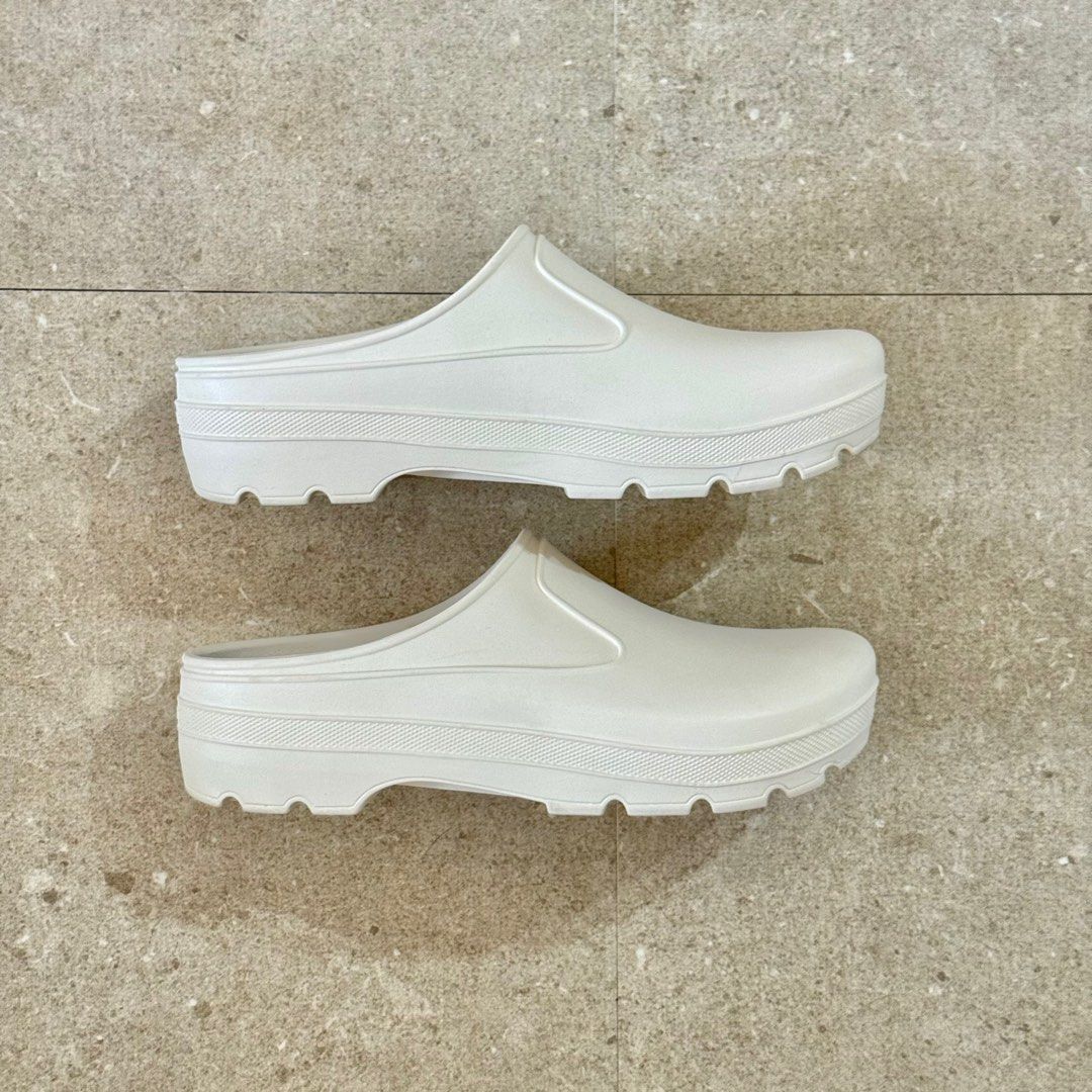 Aime Leon Dore Garden Mules 8-8.5 (Category: Slippers & Slides) located in Marikina City. Submitted by apexvault (Listing ID 1414447557, Image 1). Description: Aime Leon Dore Garden Mules Size 8 - 8.5 White color Slightly used Slip-on style Shipping Nationwide .