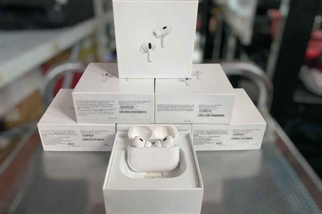 Apple AirPods Pro Premium copy (Category: Earphones) located in Manila. Submitted by oxsean (Listing ID 1414521307, Image 1). Description: Apple Airpods pro (UA) 📍Brandnew (sealed) Note: Limited stocks only!! Reserved yours now!! Available on Sunday. Features: • H1 Chip: Powered by the Apple H1 chip, which enables hands-free "Hey Siri," quick pairing, and seamless switching between Apple devices. • Adaptive EQ: Automatically tunes music to the s