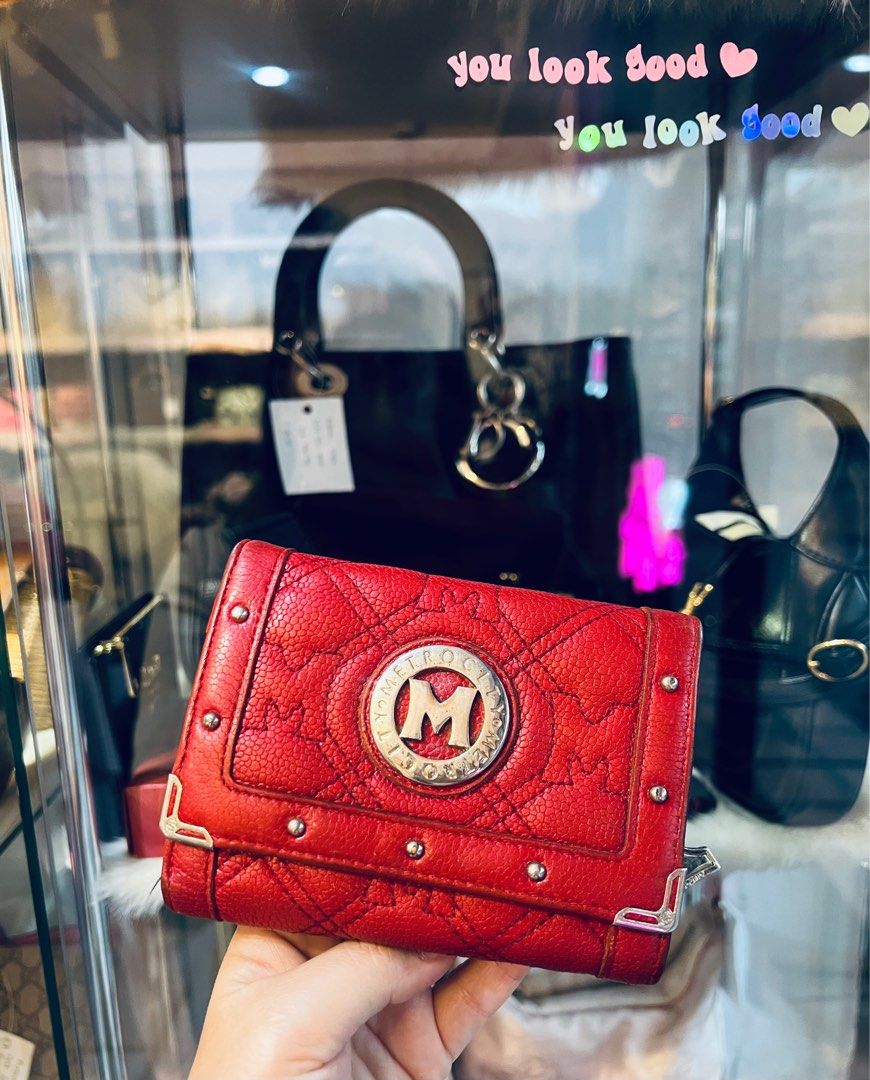 Authentic Metro City Short Trifold Wallet (Category: Luxury Bags & Wallets) located in Dumaguete. Submitted by lovebags.ph (Listing ID 1414544265, Image 1). Description: Very good used condition.