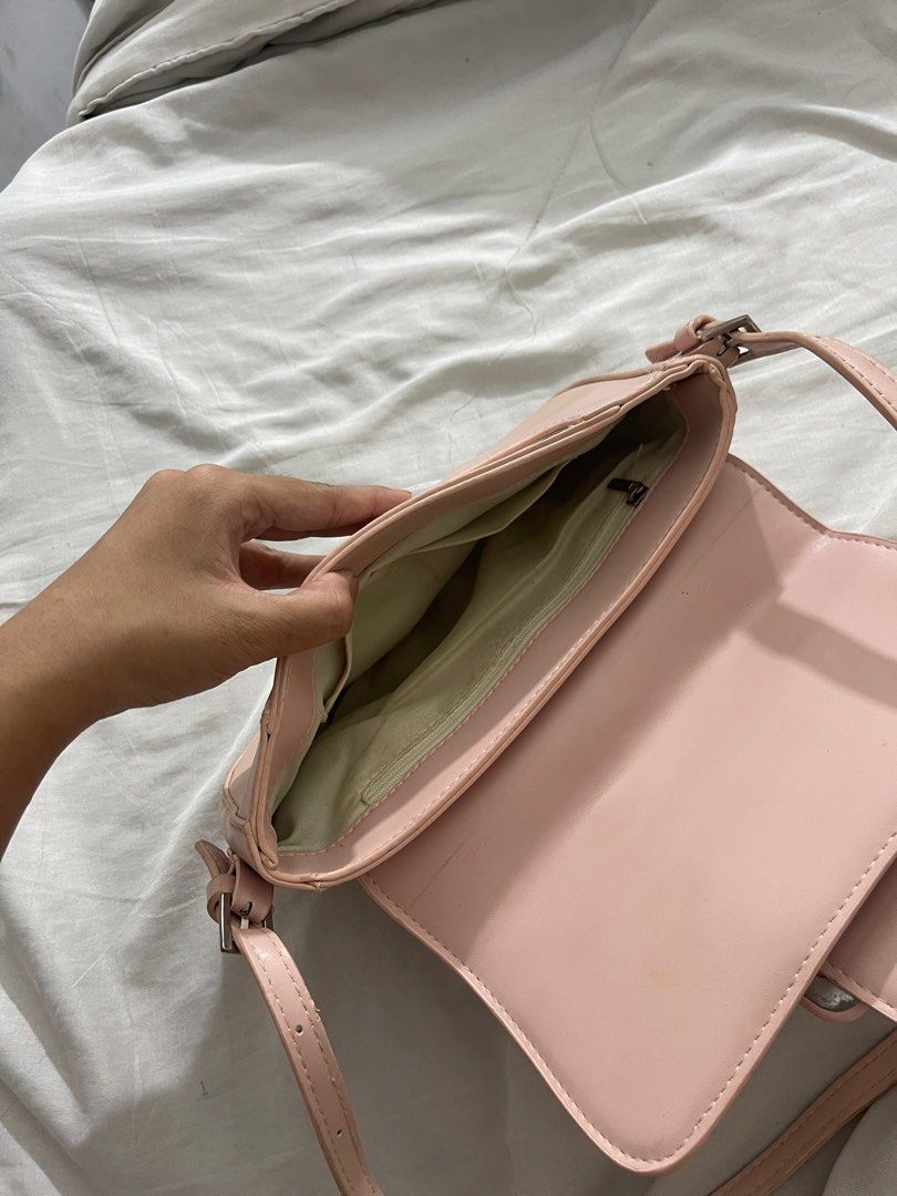 BabyPink Shoulder Bag (Category: Shoulder Bags) located in Manila. Submitted by eliesfind (Listing ID 1414605240, Image 2). Description: cute baby pink color no issues (just the removable stain) gcash payment-lalamove and jnt shipping only .