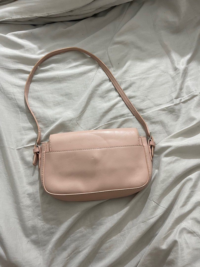 BabyPink Shoulder Bag (Category: Shoulder Bags) located in Manila. Submitted by eliesfind (Listing ID 1414605240, Image 3). Description: cute baby pink color no issues (just the removable stain) gcash payment-lalamove and jnt shipping only .