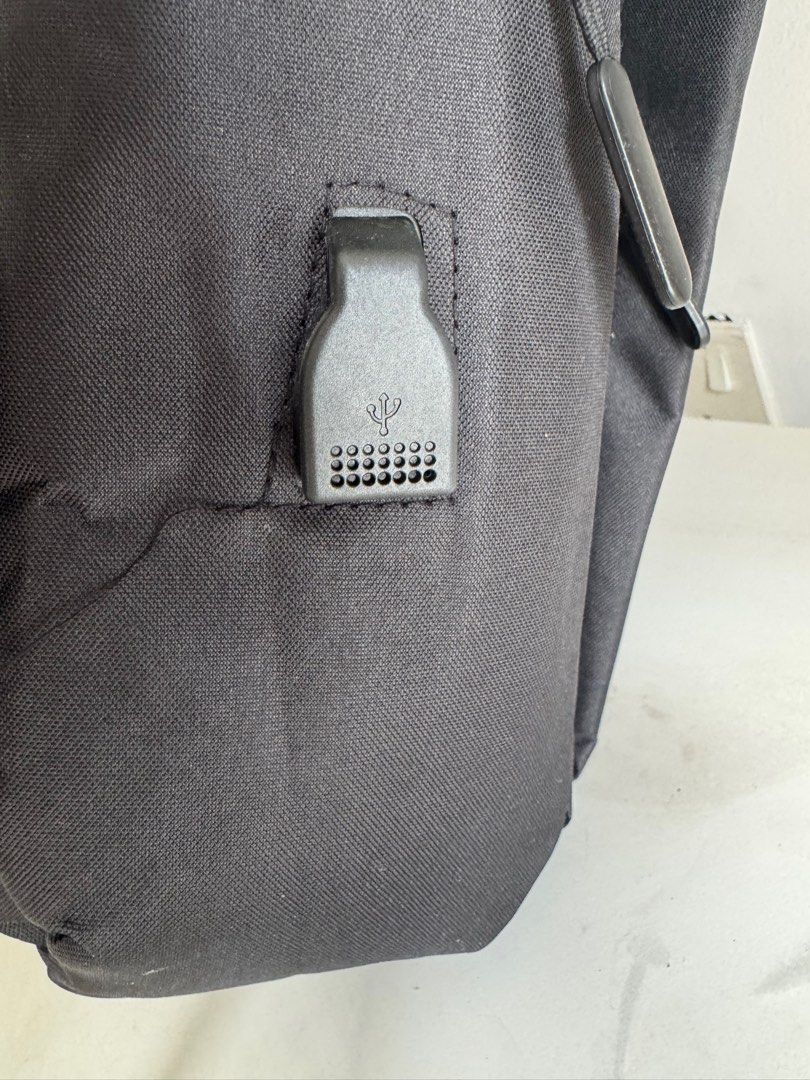 Backpack (Category: Backpacks) located in Singapore. Submitted by faithhopelove_grace555 (Listing ID 1414512565, Image 3). Description: Brand new .