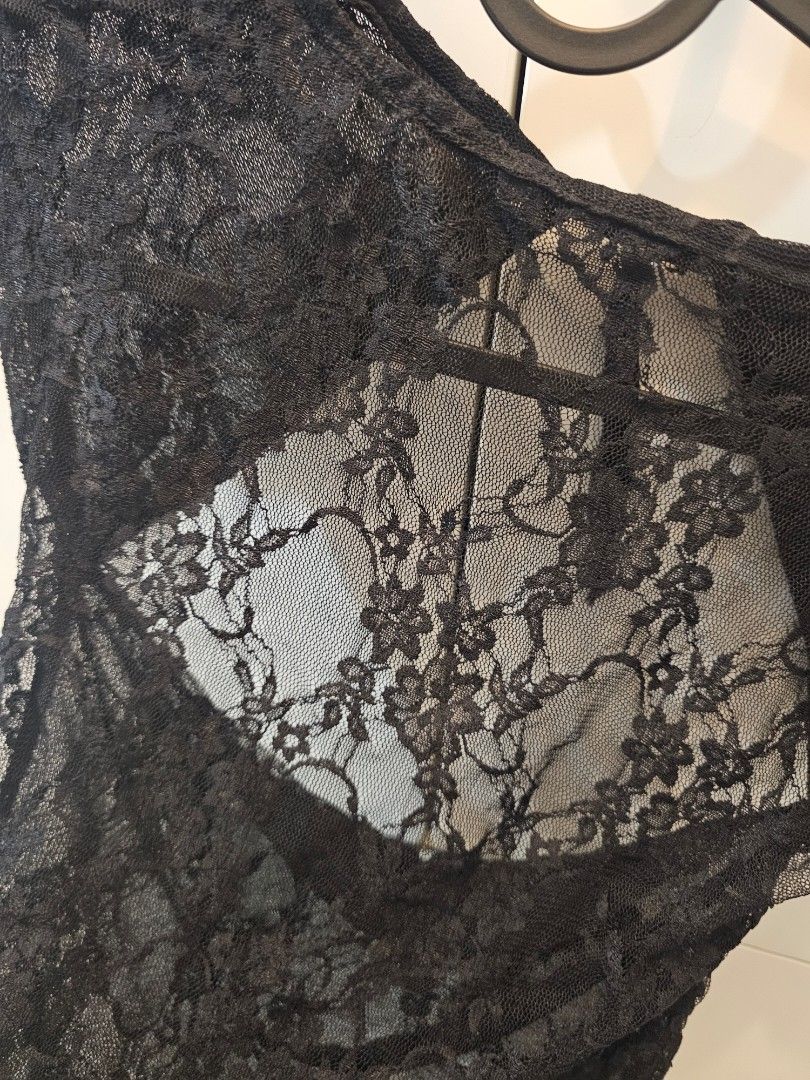 Black Lace Top (Category: Sleeveless) located in Cavite. Submitted by hellovenice_ (Listing ID 1414579338, Image 3). Description: never worn from shopflorice fits XXS to XS.