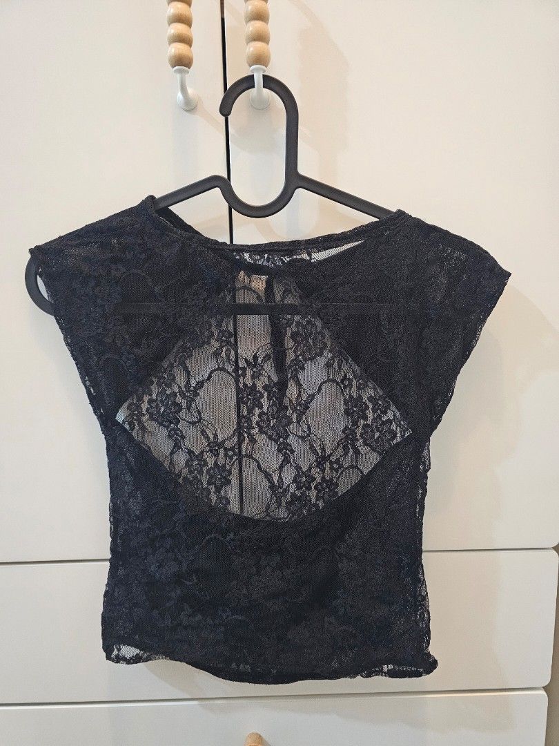 Black Lace Top (Category: Sleeveless) located in Cavite. Submitted by hellovenice_ (Listing ID 1414579338, Image 1). Description: never worn from shopflorice fits XXS to XS.
