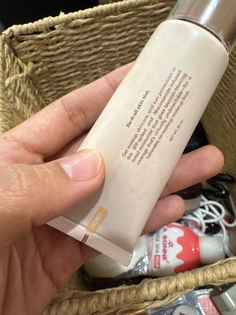 BLK Cosmetics Skin Tint Sun Shield SPF30 (Category: Face Care) located in Caloocan City. Submitted by msgemini0618 (Listing ID 1414449751, Image 2). Description: BLK skin tint Shade: honey Used twice only Rfs: too many skin tints already.