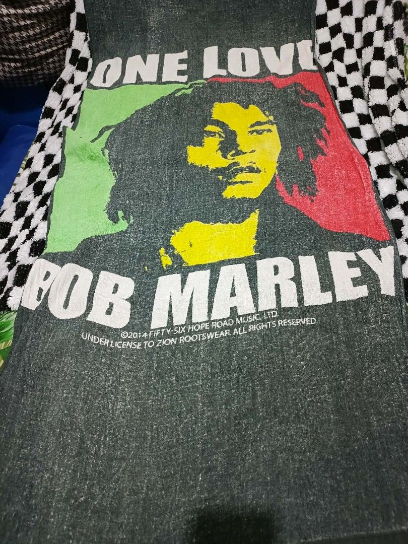 Bob Marley printed Towel (Category: Bath) located in Valenzuela. Submitted by shs.by.marc (Listing ID 1414447263, Image 1). Description: Location : Karuhatan Valenzuela Dimes : 27L x 25W Condition : 7/10.