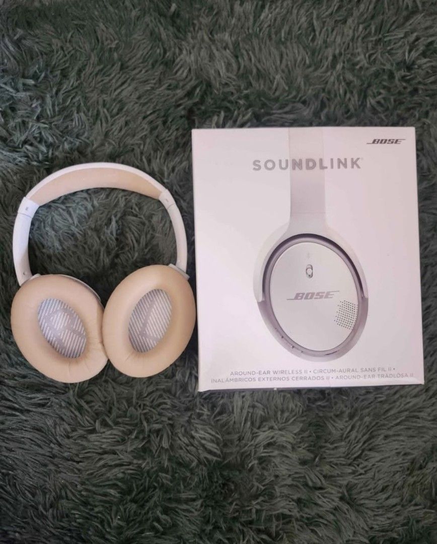 Bose Soundlink AE 2 (Category: Headphones & Headsets) located in Binan City. Submitted by ien.ien.ien (Listing ID 1414502418, Image 1). Description: - Bose Soundlink around-ear wireless headphones - Color: White and beige - Includes original box - Comfortable, cushioned design - Padded headband - Bose logo visible - Replaced muffs and bands.
