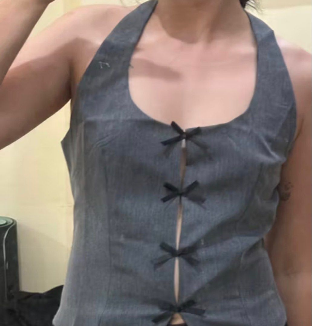 Bow Top (Category: Sleeveless) located in Manila. Submitted by chachips (Listing ID 1414526389, Image 2). Description: 🦩used only once 🌸bought for 500+ 🩰can fit xs-s .