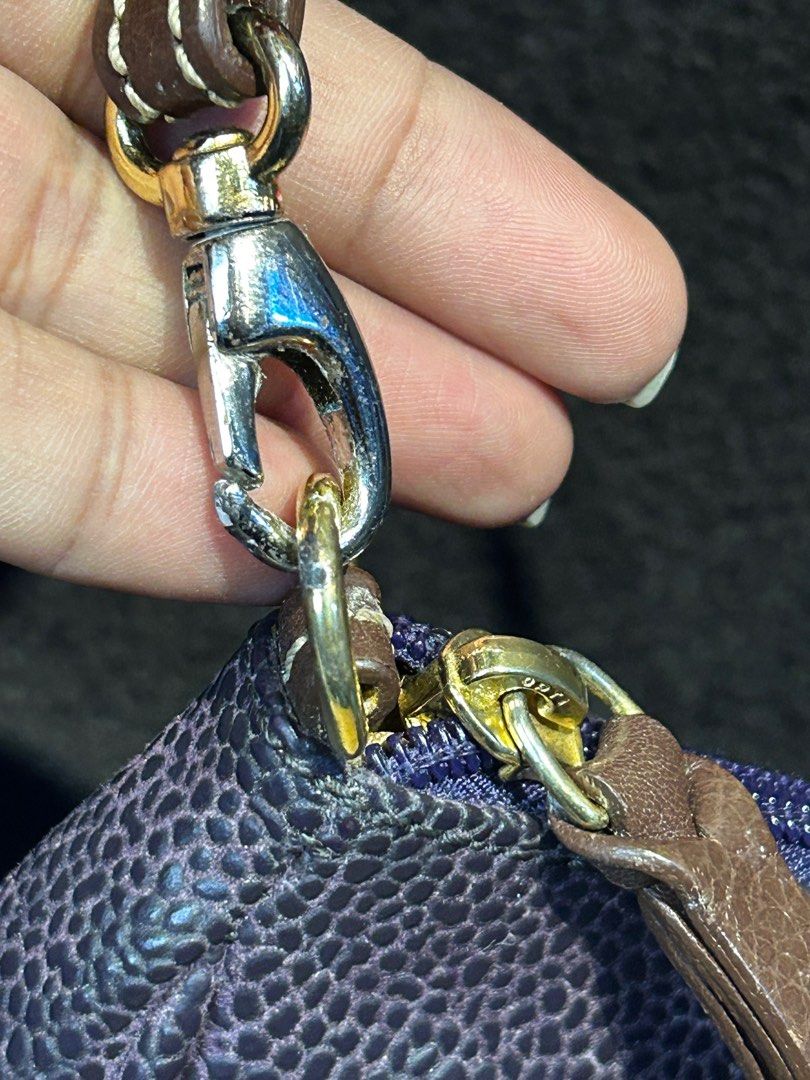 BRICS vintage Wristlet bag (Category: Luxury Bags & Wallets) located in Quezon City. Submitted by WIMC2ndaccount (Listing ID 1414607724, Image 3). Description: 23 X 13 CM Normal sign of usage, vintage condition Tarnish hardware maayos na maayos ang bag bawal sa maselan mamahalin ang ganitong bag sa online .