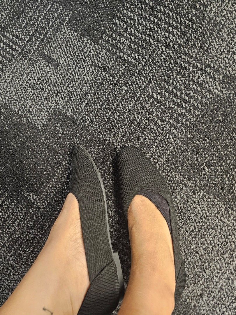 Comfy Black Flats (Category: Flats & Sandals) located in Makati City. Submitted by kathsclosetdeclutter (Listing ID 1414515573, Image 2). Description: comfy shoes for office or everyday. got this from 🍊 for around P550. the reviews said to size up so I got 38, pero malaki pala sya 🥲 this would fit a size 8 or 7.5. maluwag talaga sya for a size 7 like me. Used only a couple times since maluwag nga sya 😆.