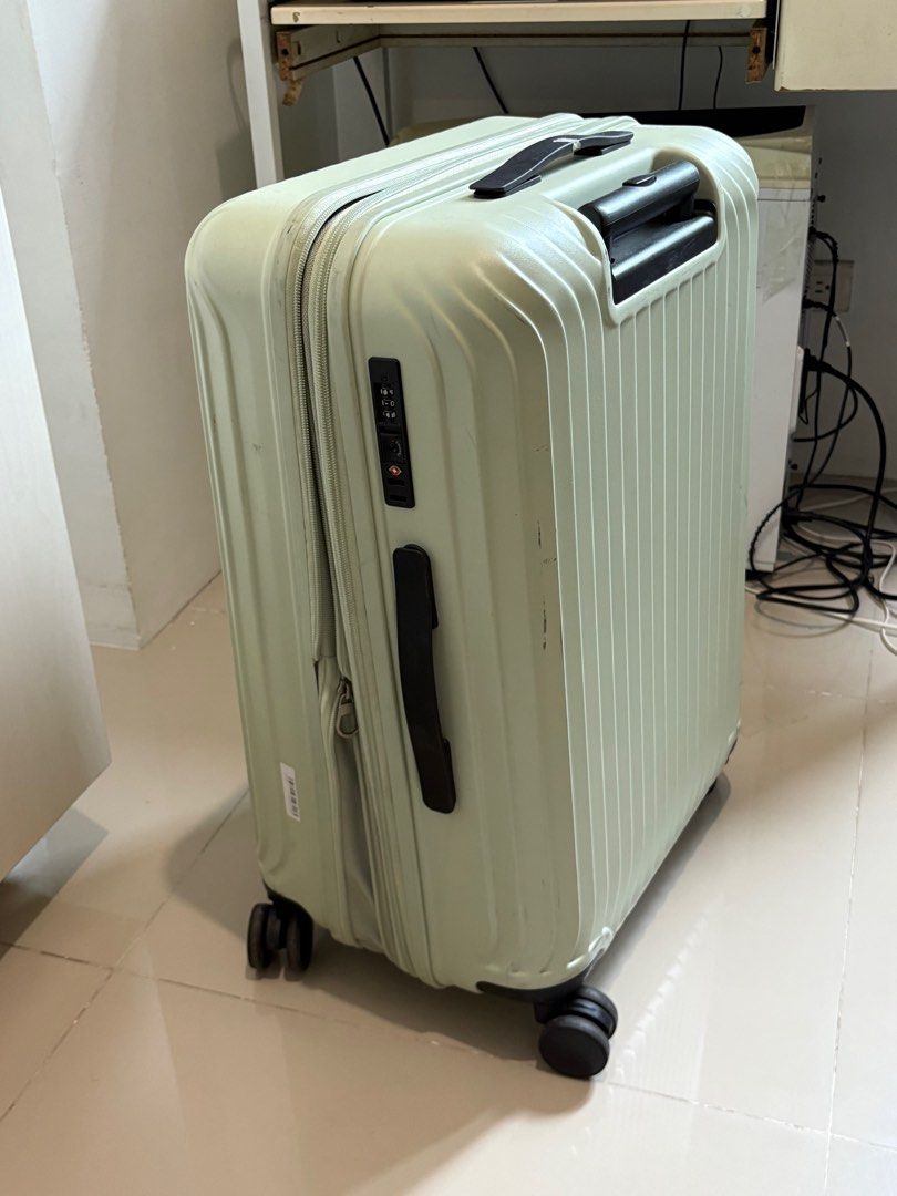 Conwood Atmos 8-Wheel Luggage Medium (Category: Luggage) located in Mandaluyong City. Submitted by markydoromal (Listing ID 1414201293, Image 3). Description: 🧳Conwood ATMOS Expandable 📏SIZE: MEDIUM PASTEL GREEN / PALE GREEN Premium / aesthetic-looking 🏋️CAPACITY: up to 25KG~ 💯CONDITION: Lightly Used (around 5 flights) 📑RFS: May nareceive bagong maleta.