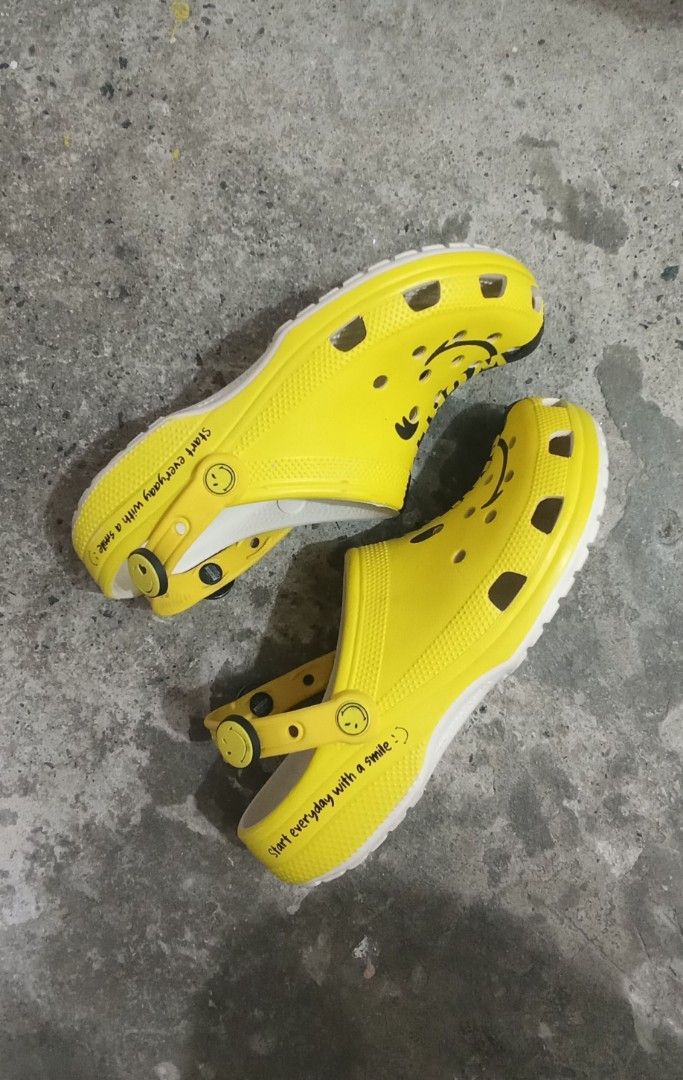 Crocs Smiley Classic Clogs M8-9 (Category: Slippers & Slides) located in Manila. Submitted by eriiicaspage (Listing ID 1414568212, Image 3). Description: PREOWNED Lightly Used Rarefinds Nowadays Authentic 💛 CROCS SMILEY CLASSIC 26-26.5CM God Condition YELLOW /BLACK M9-W11 Runs Smal ,, Fits Mens 8-9 Min Sign of Used Good Condition 9/10.