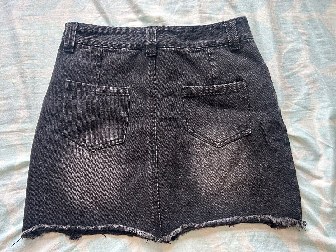 Denim Skirt with Built-In Shorts (Category: Skirts) located in Quezon City. Submitted by rving_ (Listing ID 1414525381, Image 3). Description: Size: Small Size Guide: - Waist: 26” - Length: 14” MOP: Gcash/BankTransfer 📦Shipping via Lalamove / GrabExpress around Metro Manila 🚚Shipping fee shouldered by buyer 📍QC Feel free to message me if you have inquiries!.