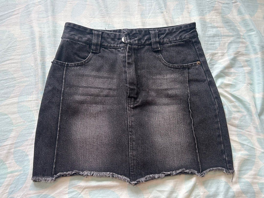 Denim Skirt with Built-In Shorts (Category: Skirts) located in Quezon City. Submitted by rving_ (Listing ID 1414525381, Image 1). Description: Size: Small Size Guide: - Waist: 26” - Length: 14” MOP: Gcash/BankTransfer 📦Shipping via Lalamove / GrabExpress around Metro Manila 🚚Shipping fee shouldered by buyer 📍QC Feel free to message me if you have inquiries!.