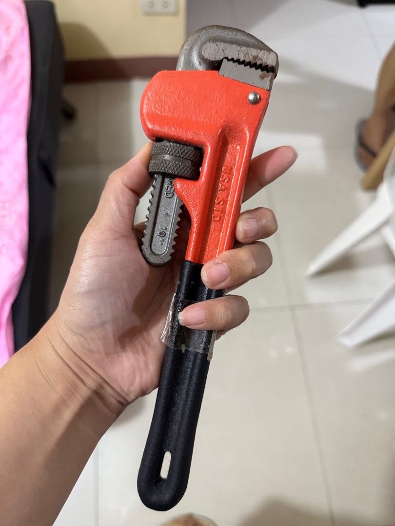 Eagle HD Pipe Wrench 10" (Category: Construction Tools & Equipment) located in Bacoor. Submitted by bbgey (Listing ID 1414466494, Image 3). Description: - Eagle HD pipe wrench - Size: 10 inches - Handle color: Orange and black - Marked "USA STD" - Selling Price: PHP 300 - Used only once. Please PM for sure buyers only. Location for pick-up: Las Pinas City.