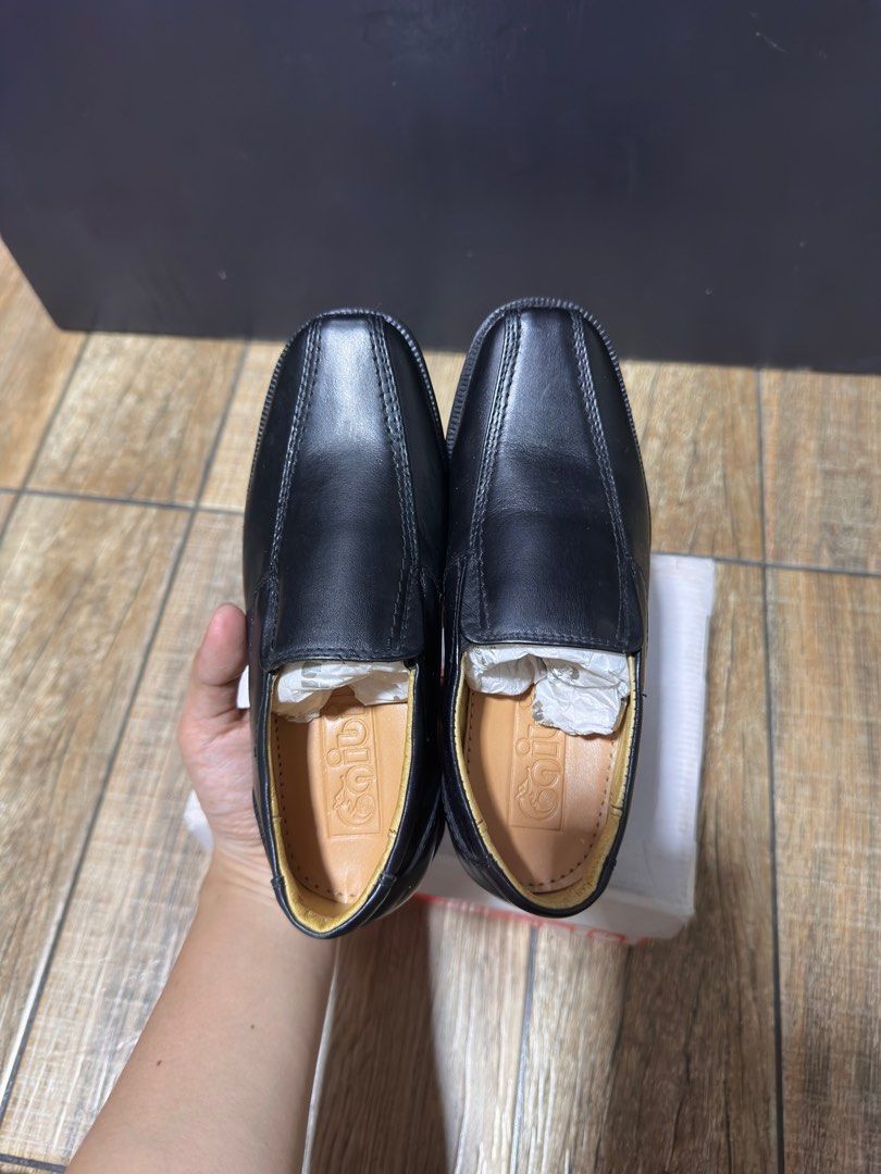 Gibi black shoes for kids (Category: Babies & Kids Fashion) located in Rizal. Submitted by GirlDeclutter (Listing ID 1414549810, Image 2). Description: - Brand: IuIu - Style: Black leather shoes - Size: 28 and 29 - Toe Design: Square - Condition: Unworn - Includes: Original box - Price on box: ₱1799.75.