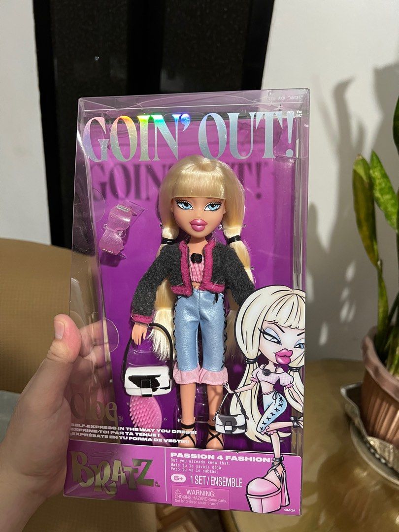 Goin’ Out Cloe Bratz (Category: Kids Toys) located in Marikina City. Submitted by lamikiminache (Listing ID 1414617497, Image 1). Description: - Unboxed, no box included. Complete accesories - Each doll comes with fashionable outfits and sunglasses (and posters for Alwayz Bratz) - Includes various hairstyles and accessories (handbags, shoes) wysiwyg Mop: Gcash Shipping fee will be shouldered by buyer .