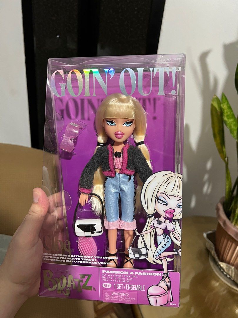Goin’ Out Cloe Bratz (Category: Kids Toys) located in Marikina City. Submitted by lamikiminache (Listing ID 1414617497, Image 2). Description: - Unboxed, no box included. Complete accesories - Each doll comes with fashionable outfits and sunglasses (and posters for Alwayz Bratz) - Includes various hairstyles and accessories (handbags, shoes) wysiwyg Mop: Gcash Shipping fee will be shouldered by buyer .