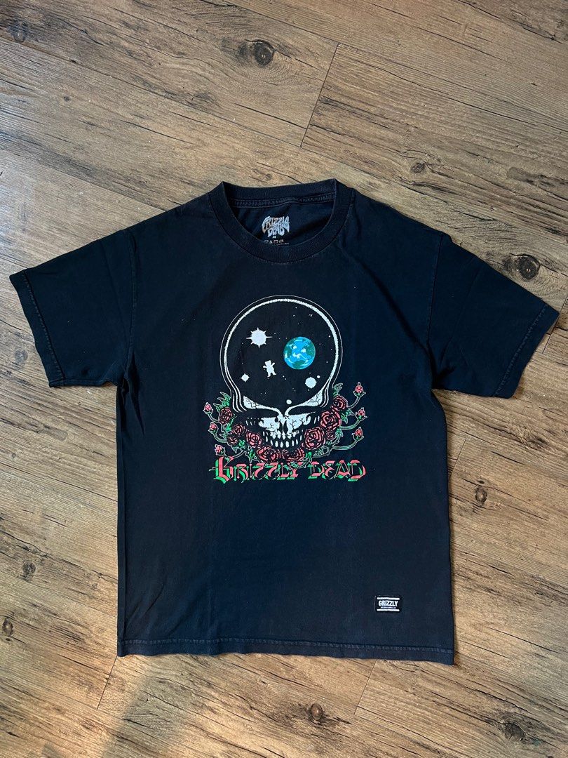 Grizzly x Grateful Dead T-shirt - Medium (Category: Tshirts & Polo Shirts ) located in Manila. Submitted by kylestuffs (Listing ID 1414558745, Image 1). Description: • legit • medium, 20 x 27 inches • great condition • no issues mop: unionbank / gcash ship: lalamove / lbc meet: sjdm bulacan.