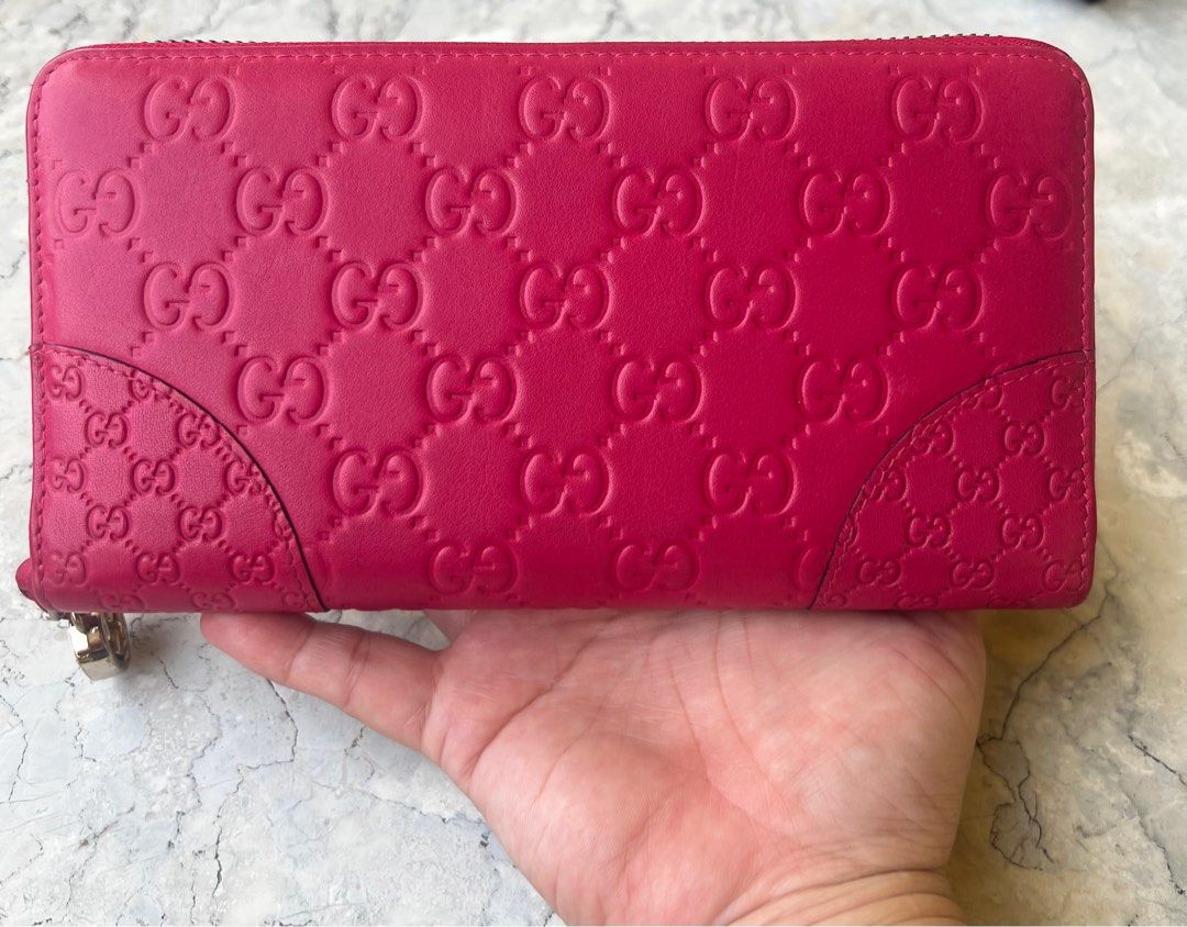 Gucci Guccissima wallet (Category: Luxury Bags & Wallets) located in Valenzuela. Submitted by dianzskiyo (Listing ID 1414494921, Image 1). Description: 📍SELF - AUTHENTICATION📍 Preloved Gucci wallet 📍 what you see is what you get 📍 Managed ur expectation - this is preloved 📍 Slightly negotiable 📍 All details were already posted (pls check photos para iwas sa redundant na tanong 😉) 📍 Color may vary due to lighting 💡 📍 + SF 📍Last pic for 