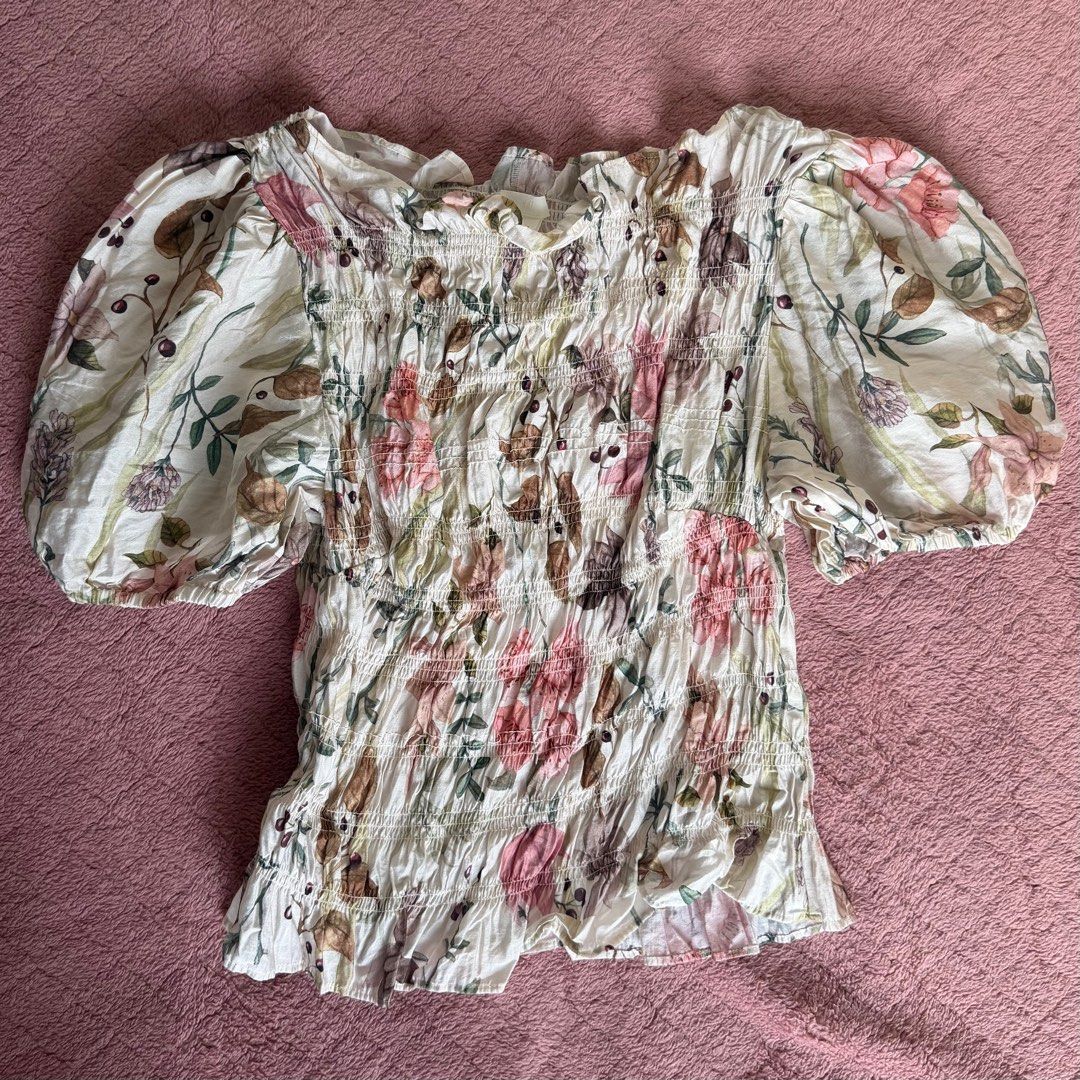 H&M Floral Smocked Top (Category: Sleeveless) located in Argao. Submitted by jowceeee (Listing ID 1414462084, Image 1). Description: - worn twice - unnoticeable stitch issue in the last photo .